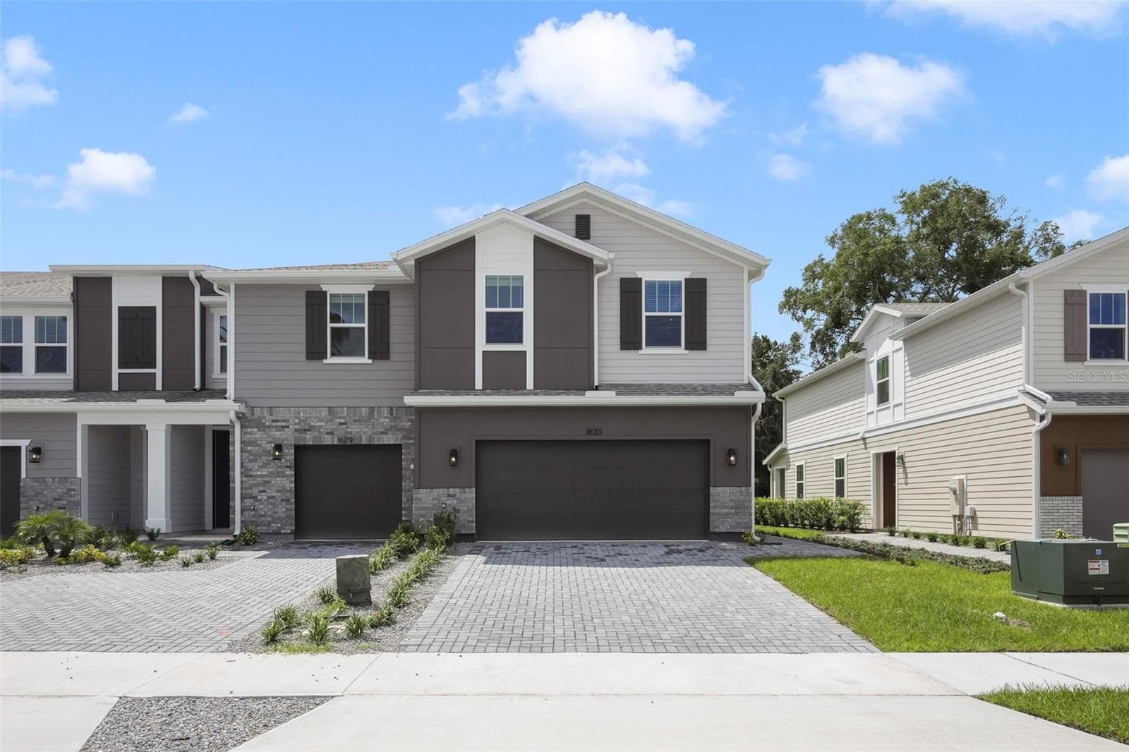 1633 GREENLEAF WOODS CV