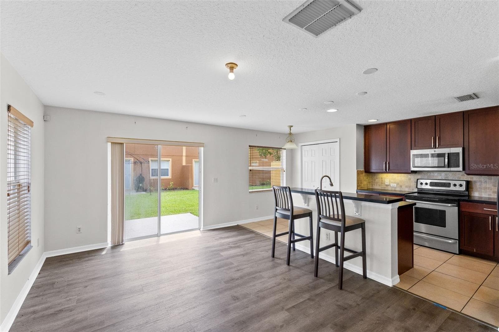 Kitchen/family combo - 4231 TRIDENT PT, OVIEDO