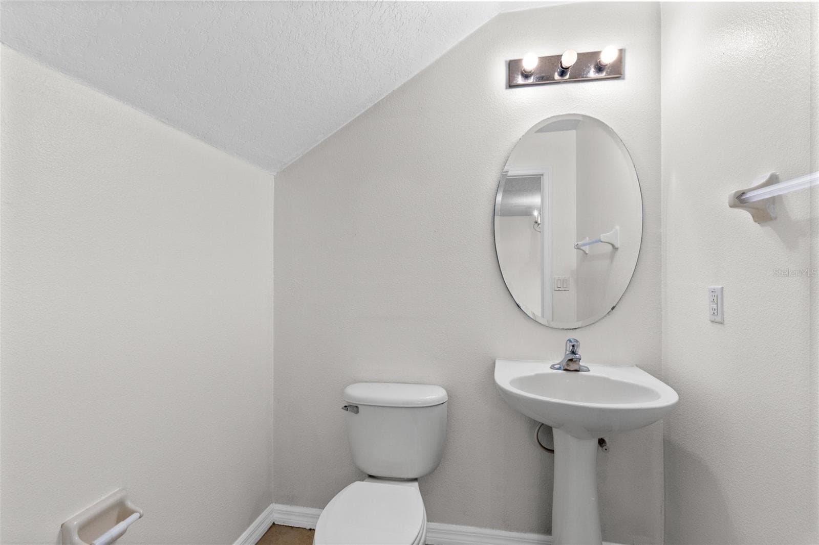 Half bathroom downstairs - 4231 TRIDENT PT, OVIEDO
