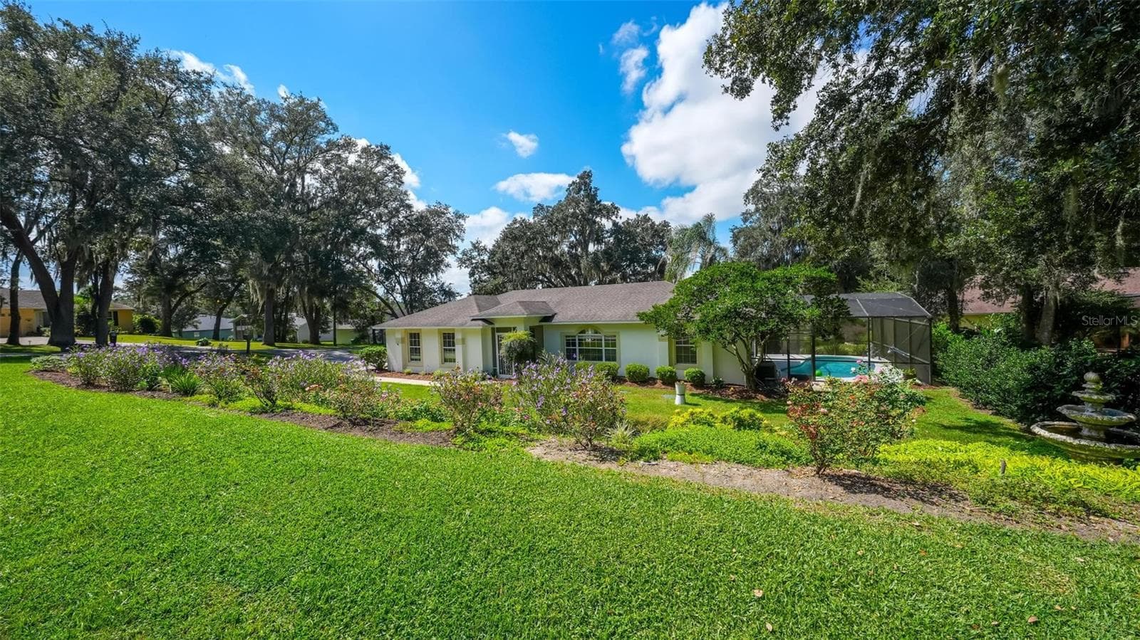 Front - 211 HANGING MOSS LN, LADY LAKE