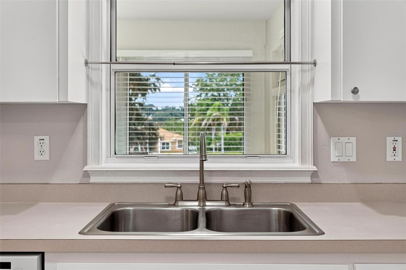 Kitchen - 211 HANGING MOSS LN, LADY LAKE