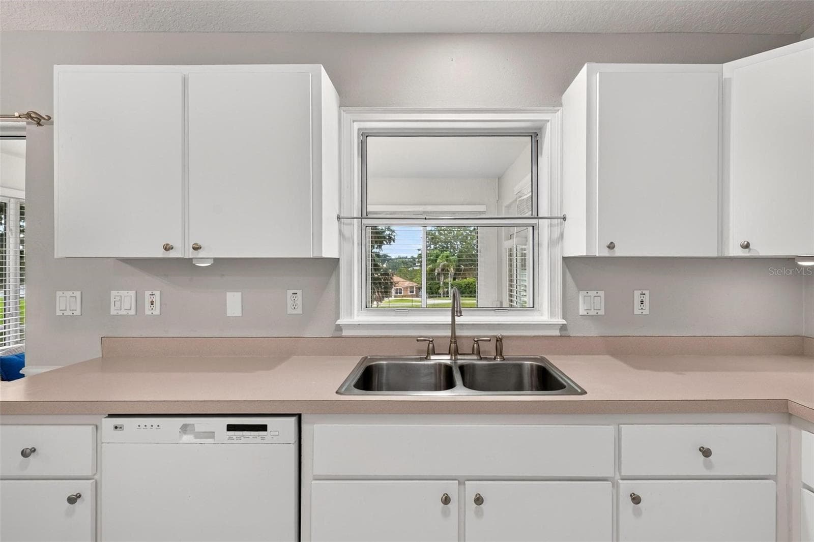 Kitchen - 211 HANGING MOSS LN, LADY LAKE