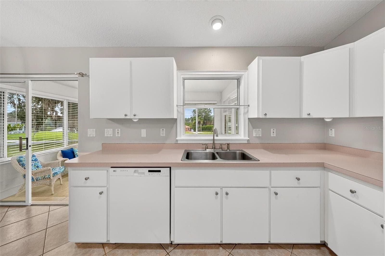 Kitchen - 211 HANGING MOSS LN, LADY LAKE