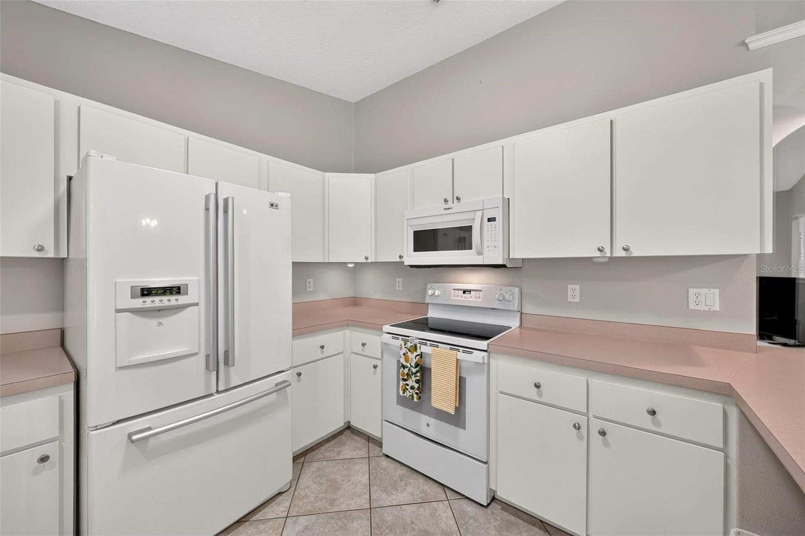 Kitchen - 211 HANGING MOSS LN, LADY LAKE