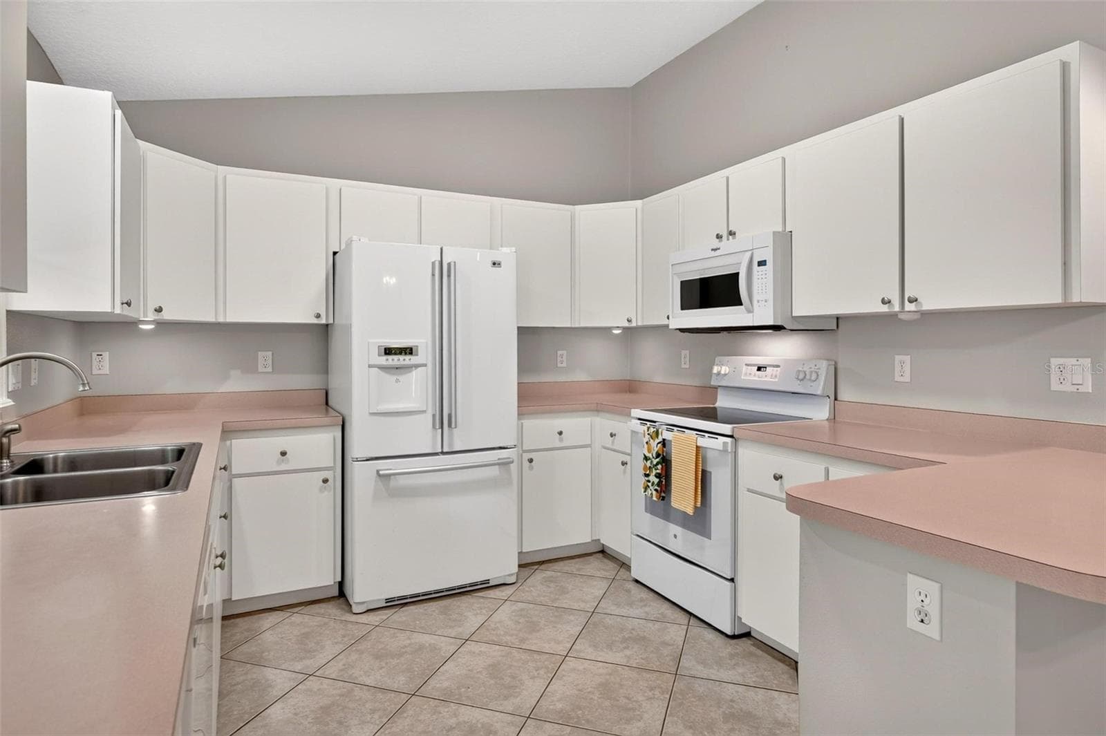 Kitchen - 211 HANGING MOSS LN, LADY LAKE