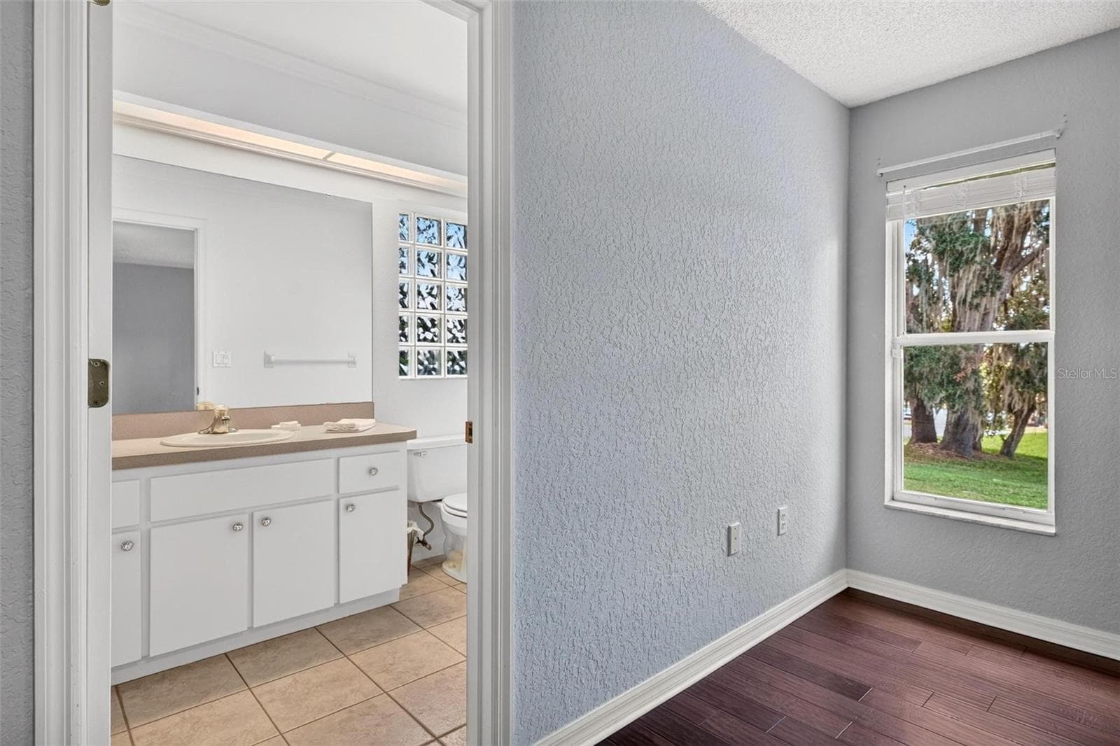 Primary Bath - 211 HANGING MOSS LN, LADY LAKE