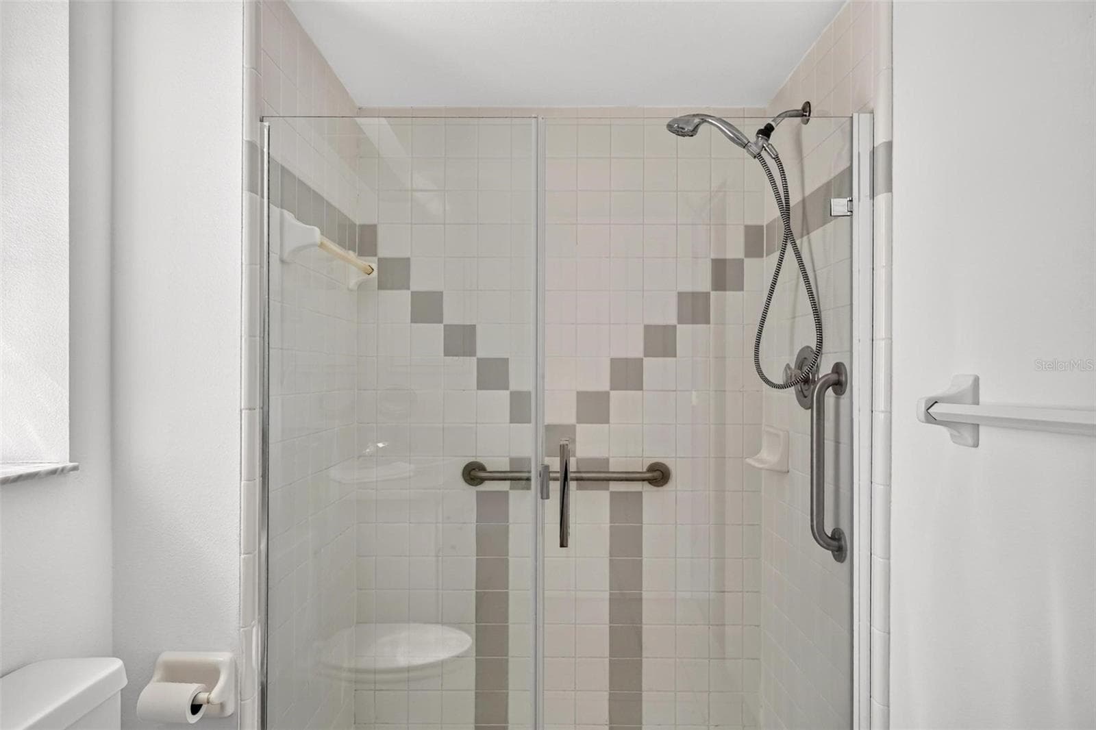 Primary Bath - 211 HANGING MOSS LN, LADY LAKE
