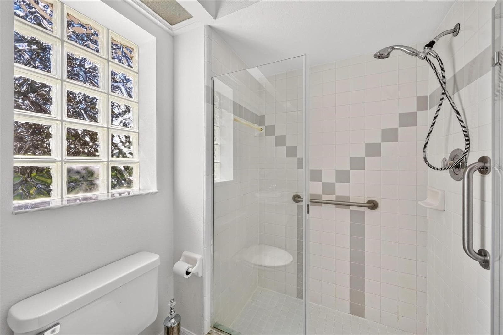 Primary Bath - 211 HANGING MOSS LN, LADY LAKE