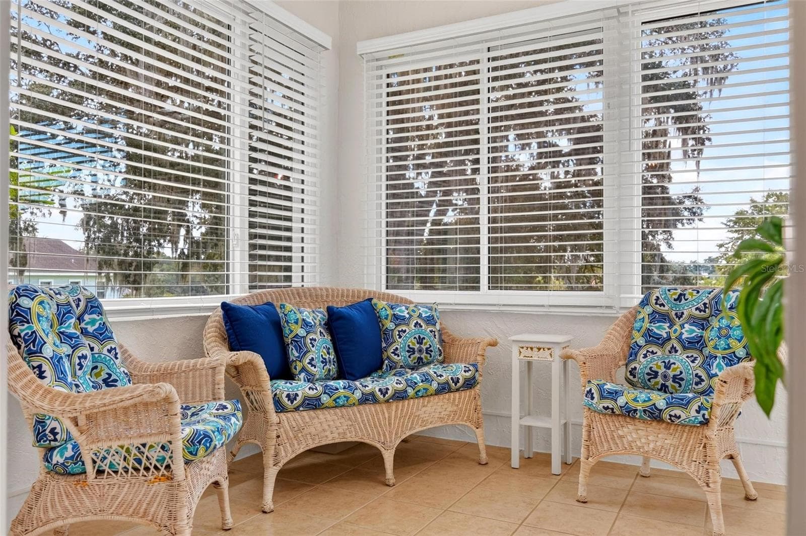 Patio enclosed - 211 HANGING MOSS LN, LADY LAKE