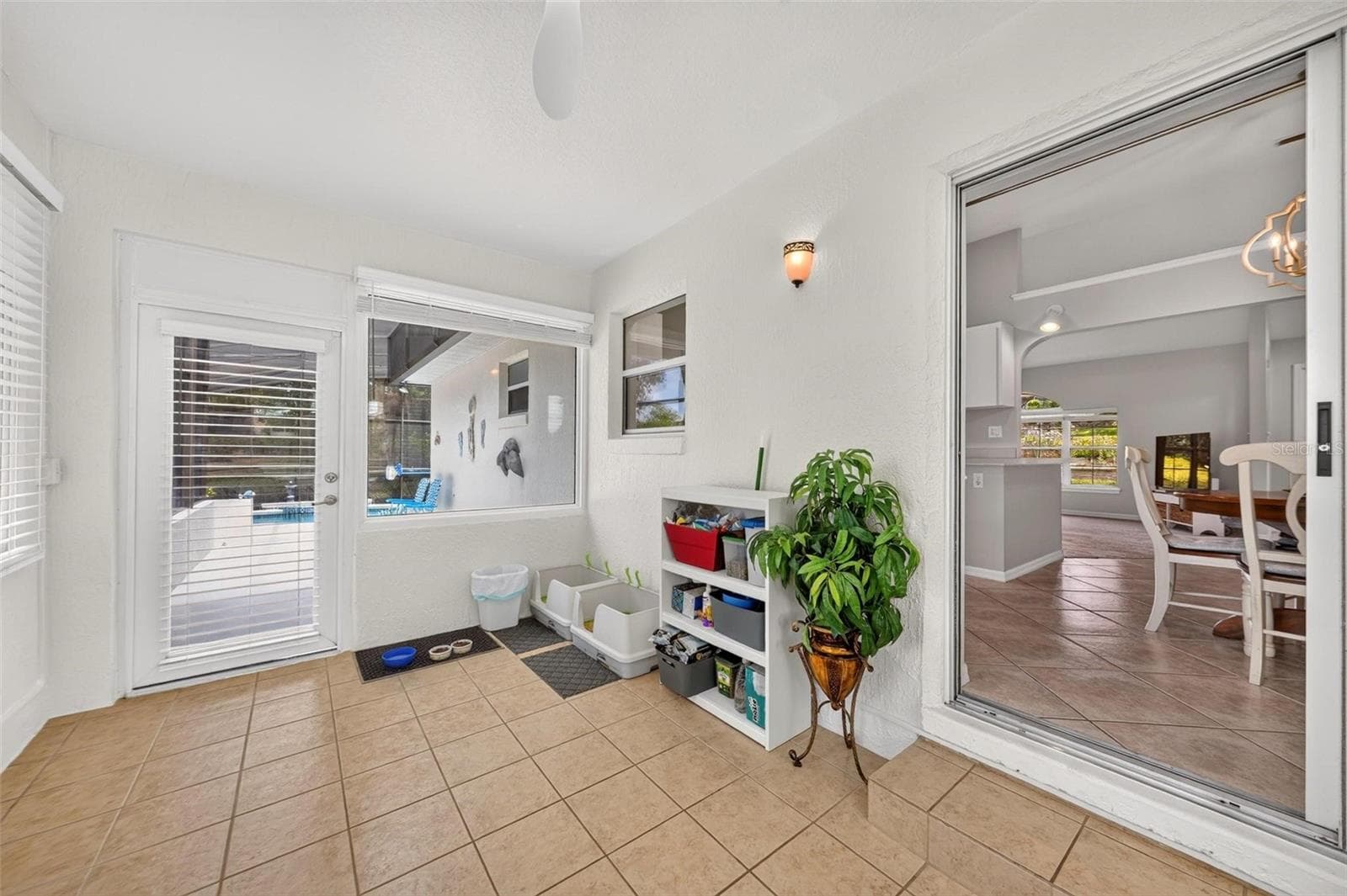 Patio enclosed - 211 HANGING MOSS LN, LADY LAKE