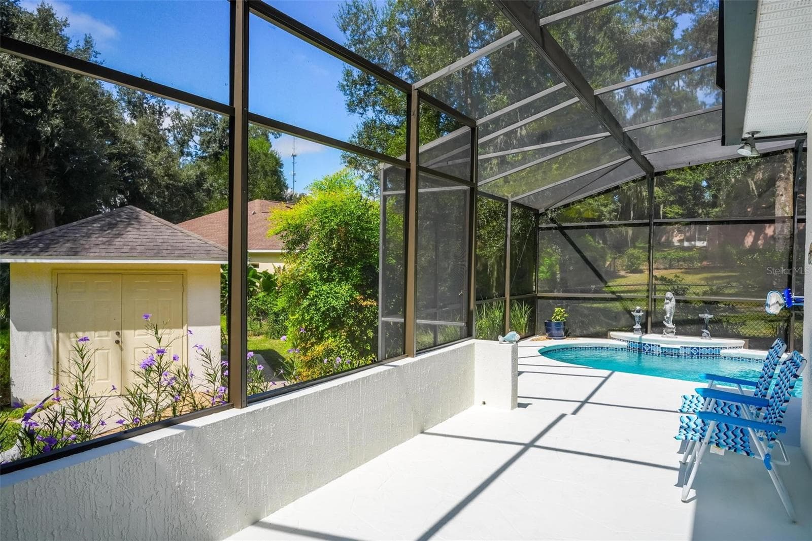 Pool with Birdcage - 211 HANGING MOSS LN, LADY LAKE