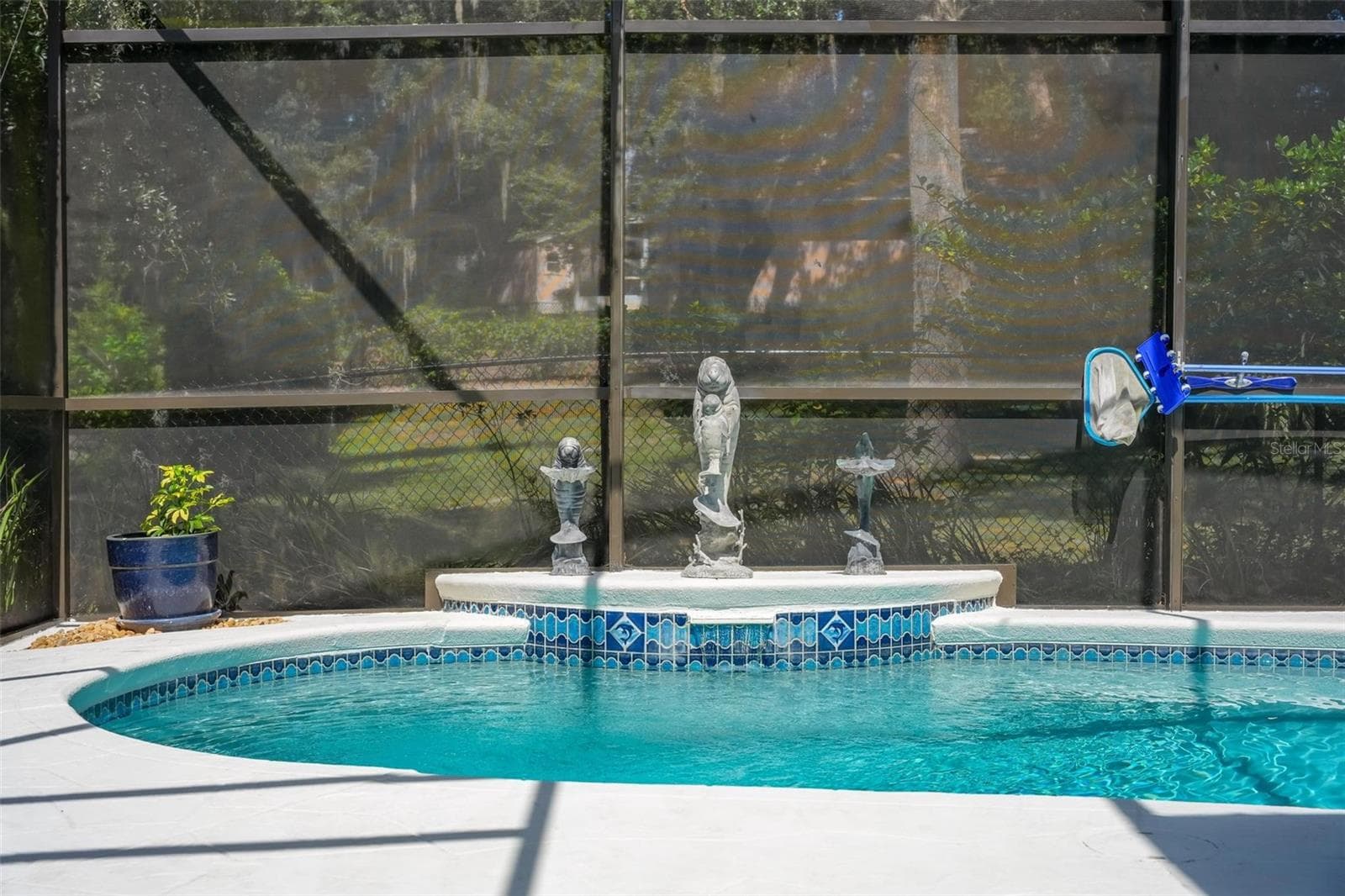 Pool with Birdcage - 211 HANGING MOSS LN, LADY LAKE