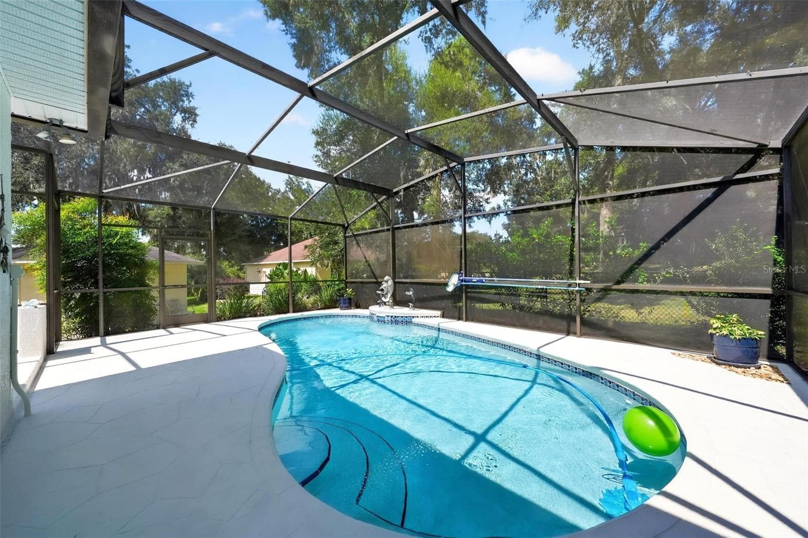 Pool with Birdcage - 211 HANGING MOSS LN, LADY LAKE