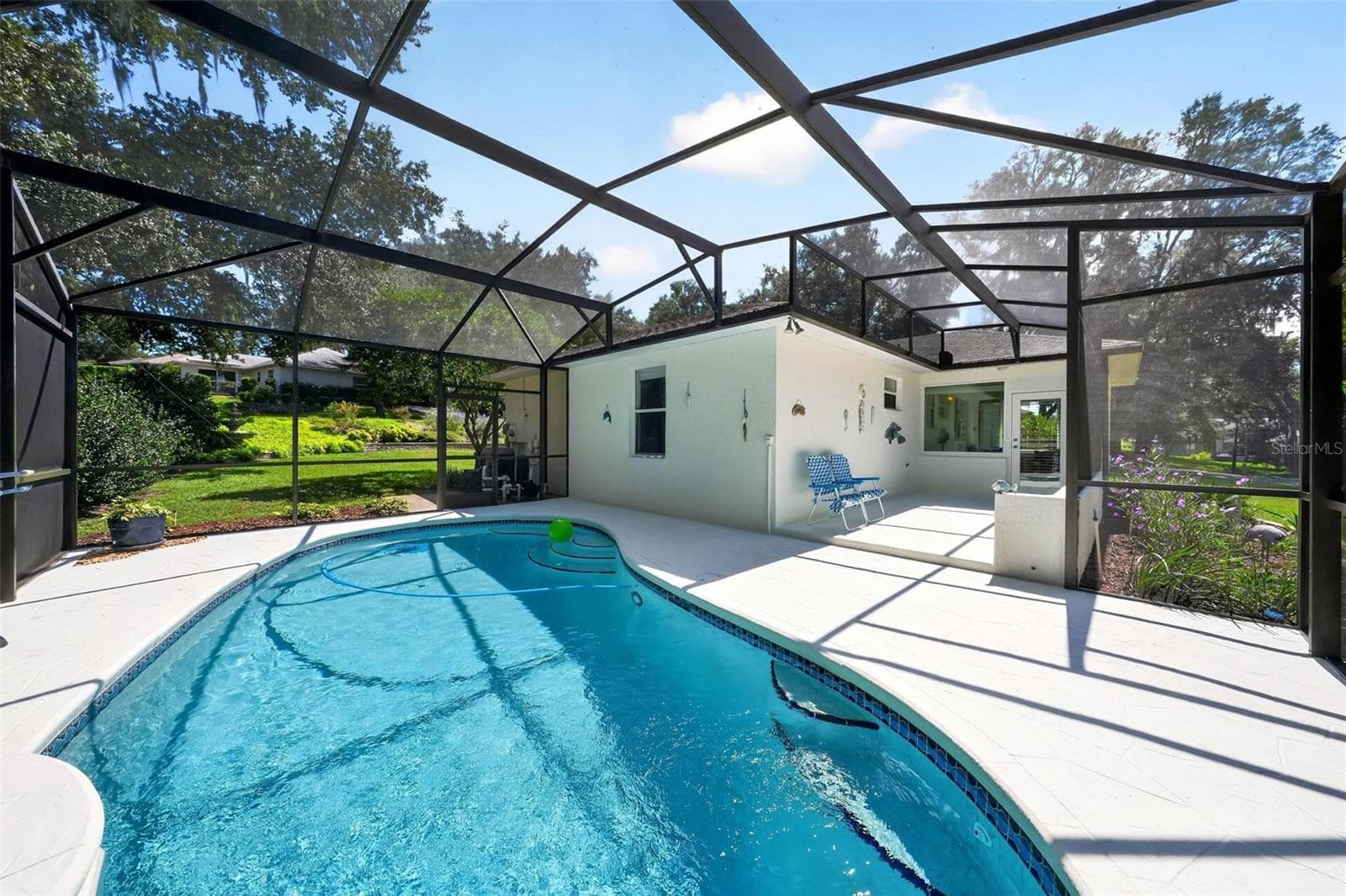 Pool with Birdcage - 211 HANGING MOSS LN, LADY LAKE