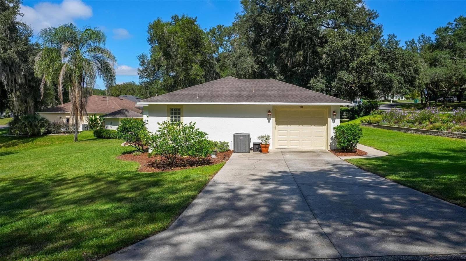 Garage - 211 HANGING MOSS LN, LADY LAKE