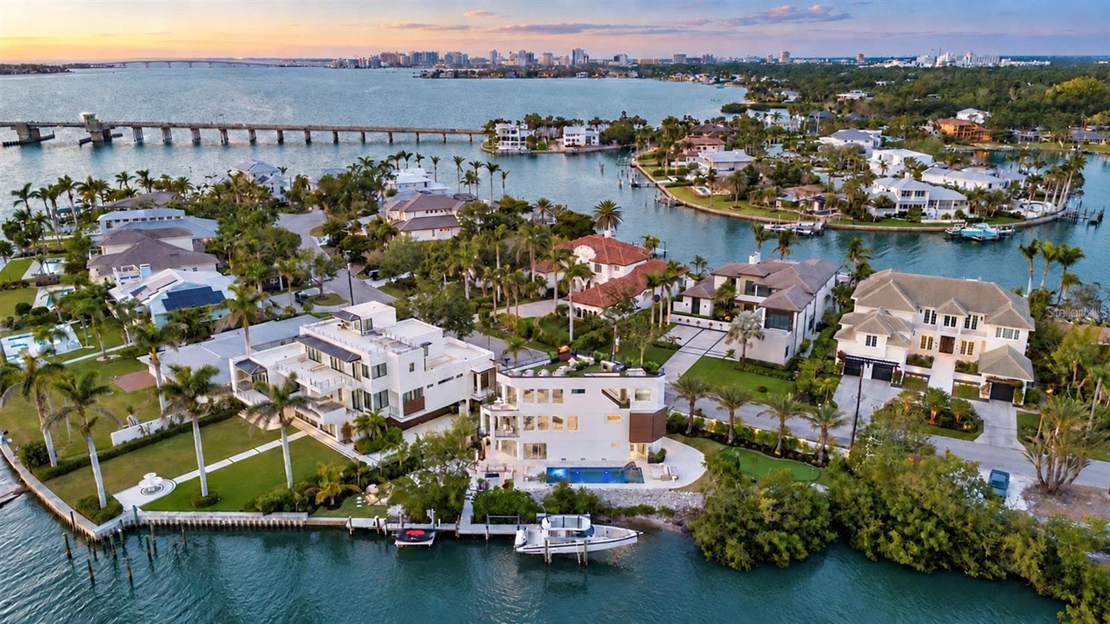 San Remo neighborhood, before the North Siesta Key bridge - 1406 TANGIER WAY, SARASOTA