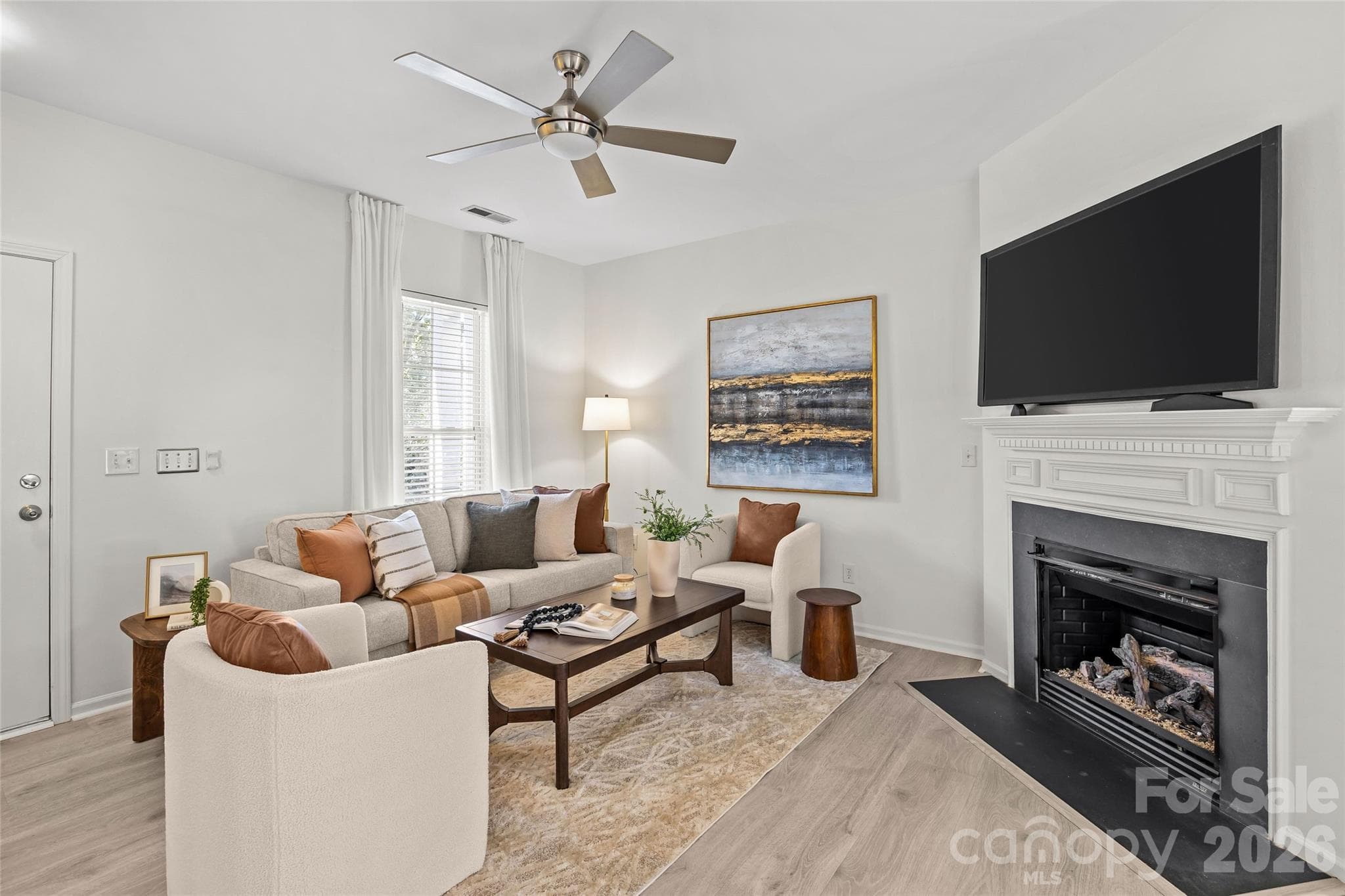 Single Family Residence at 13818 Carleen Way, Charlotte, photo 8 of 43
