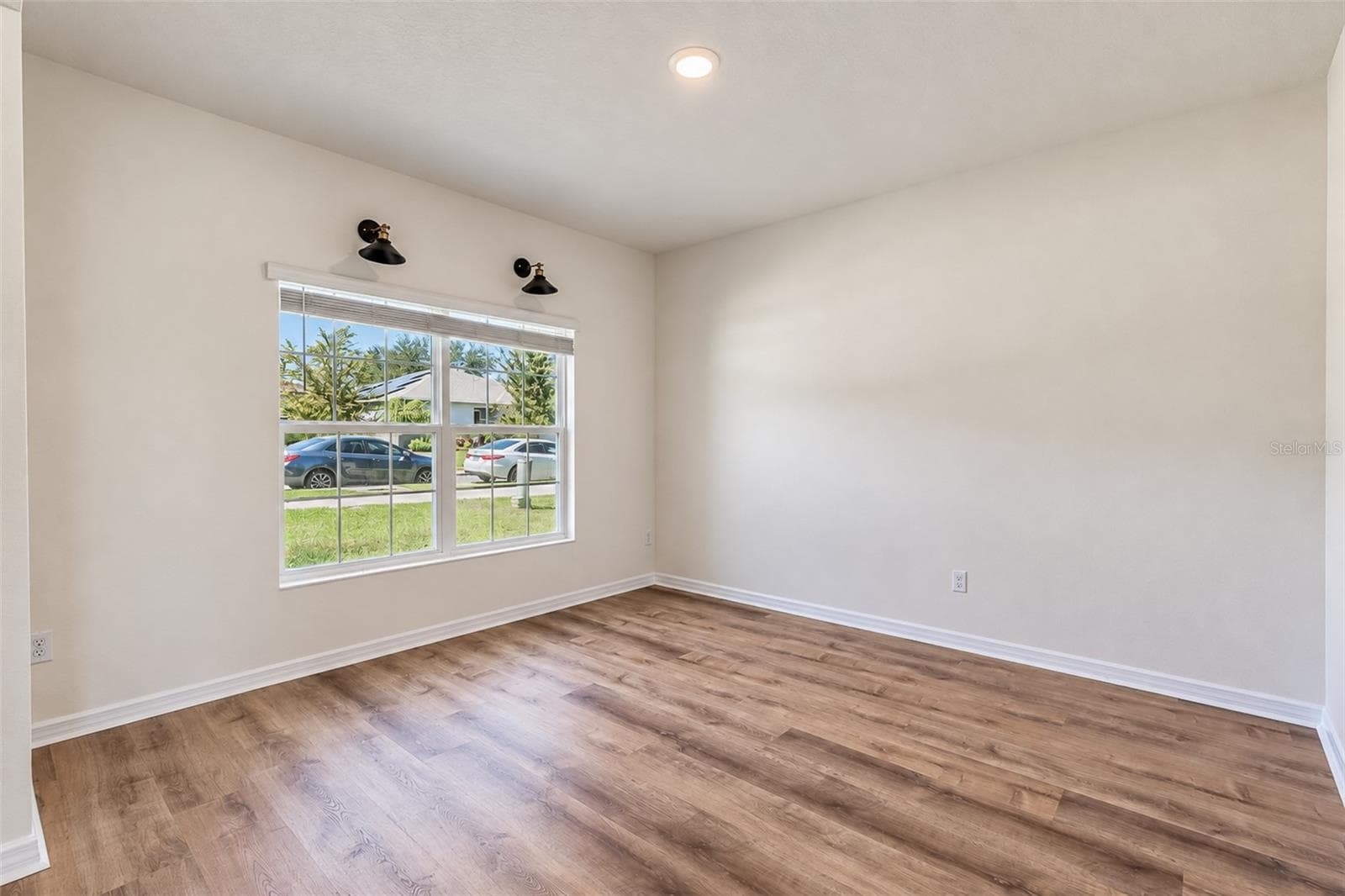 Single Family Residence at 585 BLACK EAGLE DR, GROVELAND, photo 10 of 56