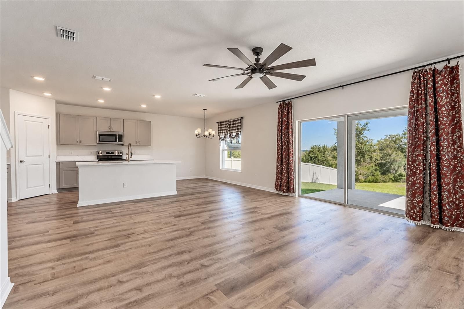 Single Family Residence at 585 BLACK EAGLE DR, GROVELAND, photo 12 of 56