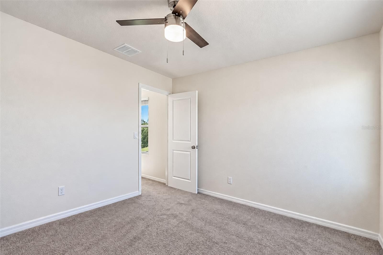 Single Family Residence at 585 BLACK EAGLE DR, GROVELAND, photo 31 of 56