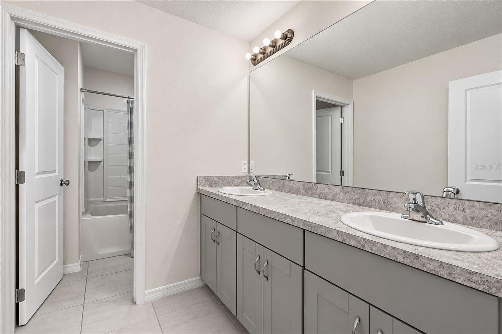 Single Family Residence at 585 BLACK EAGLE DR, GROVELAND, photo 34 of 56
