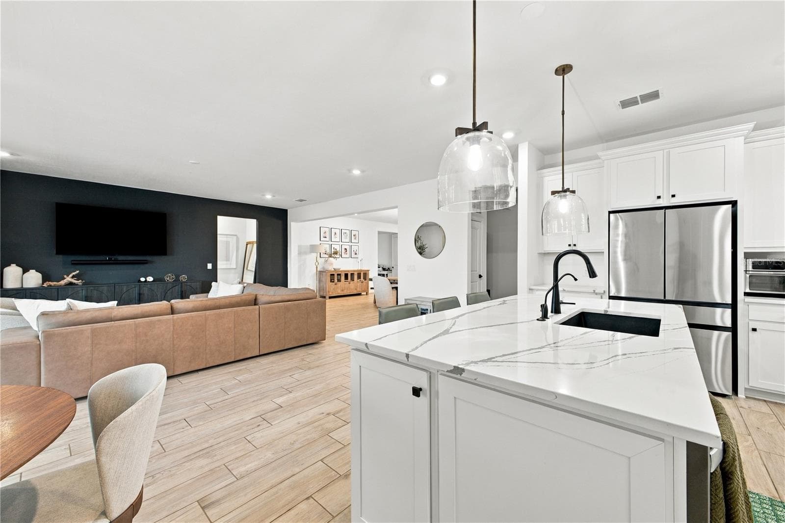 Kitchen to Family Room - 5839 SILVERSIDE PINE CT, LAKEWOOD RANCH
