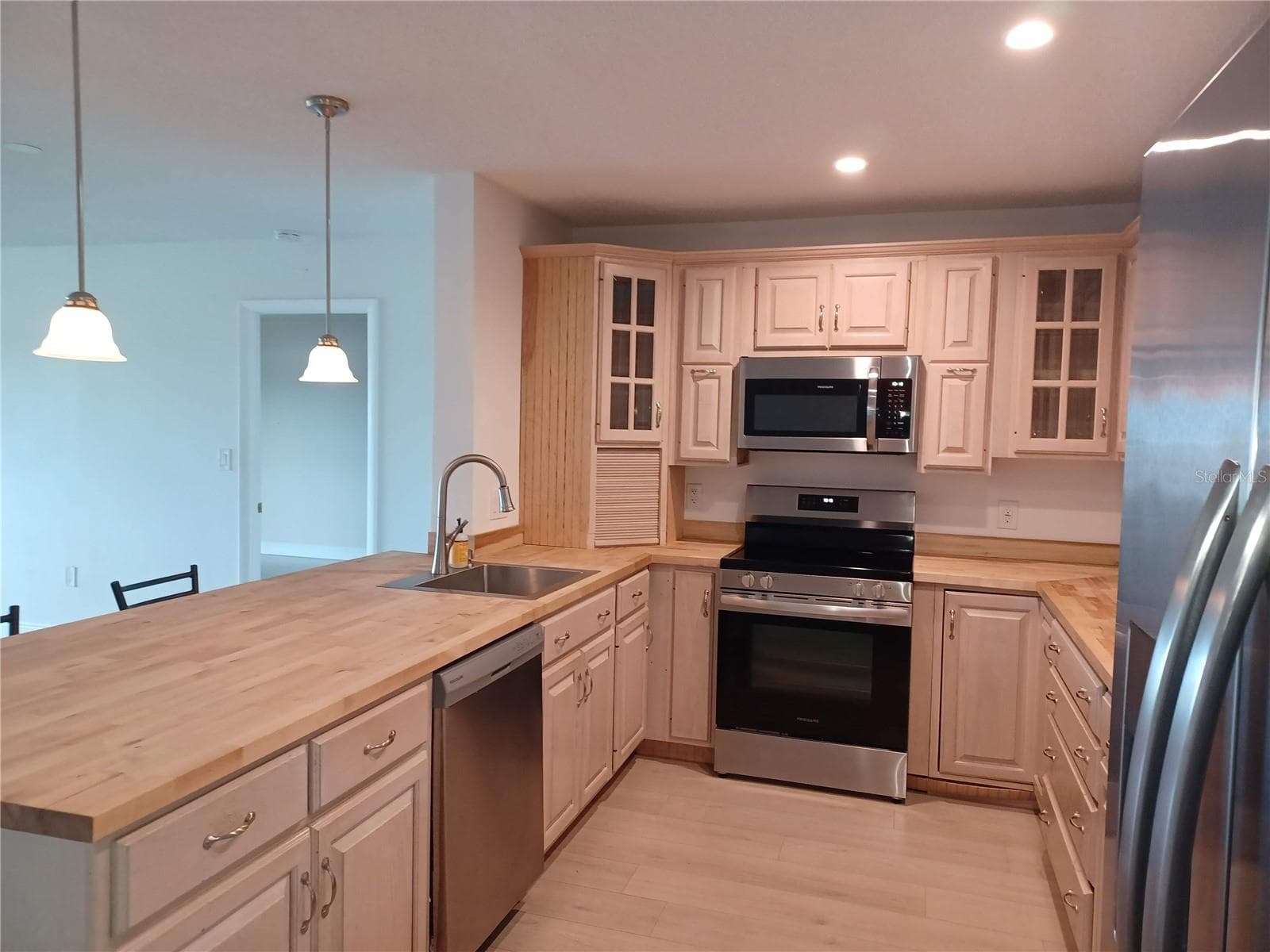 Stainless steel appliances - 100 BLUFF VIEW DR #603C, BELLEAIR BLUFFS