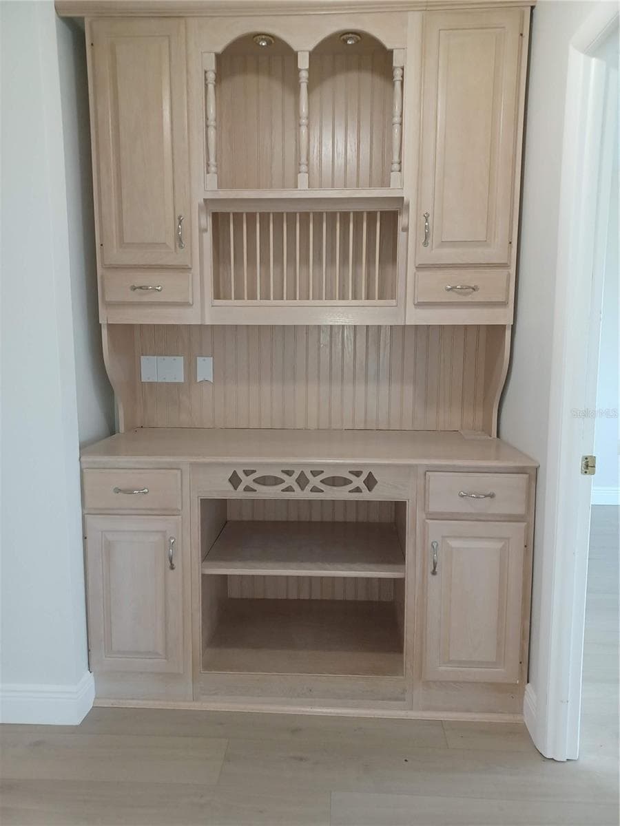 Hutch cabinet - 100 BLUFF VIEW DR #603C, BELLEAIR BLUFFS