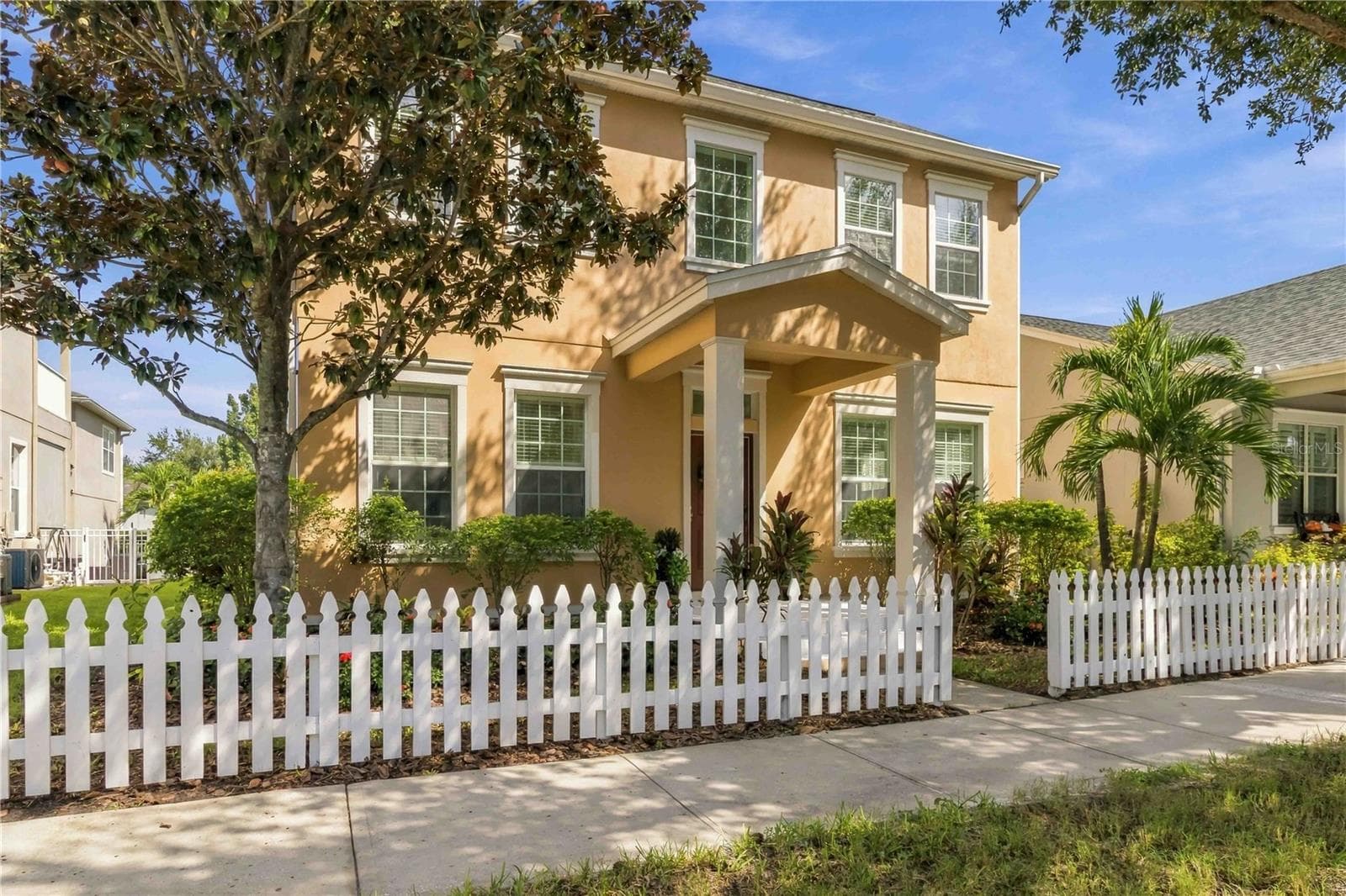 Single Family Residence at 11310 WINTHROP LAKE DR, RIVERVIEW, photo 3 of 45