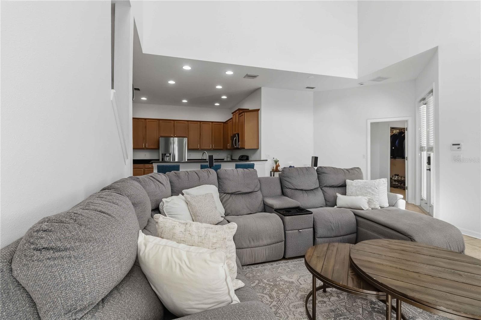Single Family Residence at 11310 WINTHROP LAKE DR, RIVERVIEW, photo 11 of 45