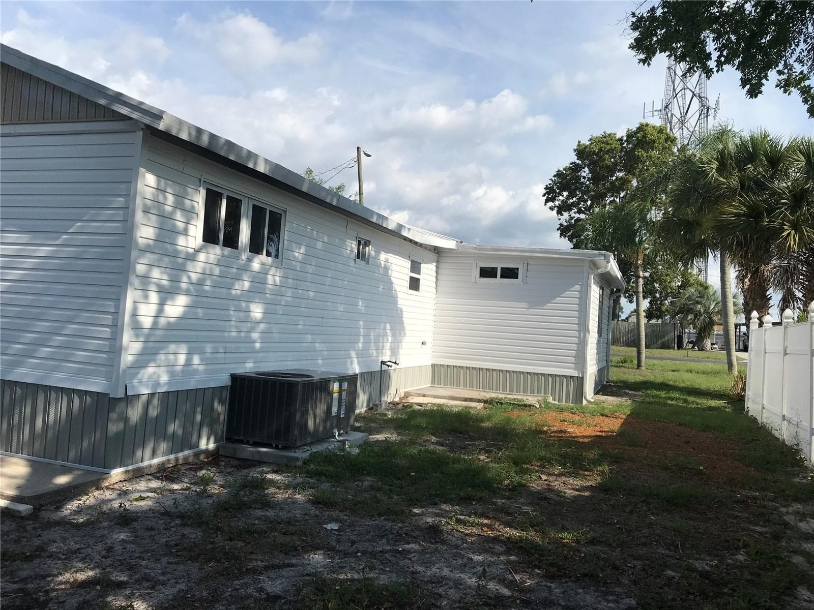 Single Family Residence at 7037 LOFTY DR, PORT RICHEY, photo 3 of 5