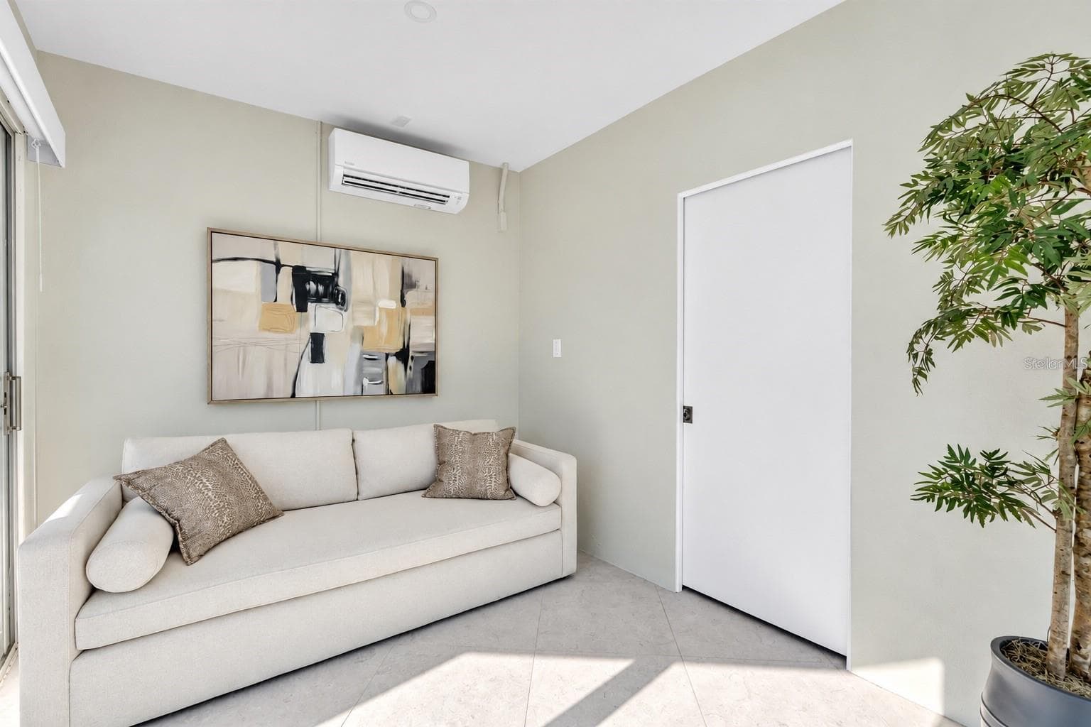 Pull-out couch bed - 1406 TANGIER WAY, SARASOTA