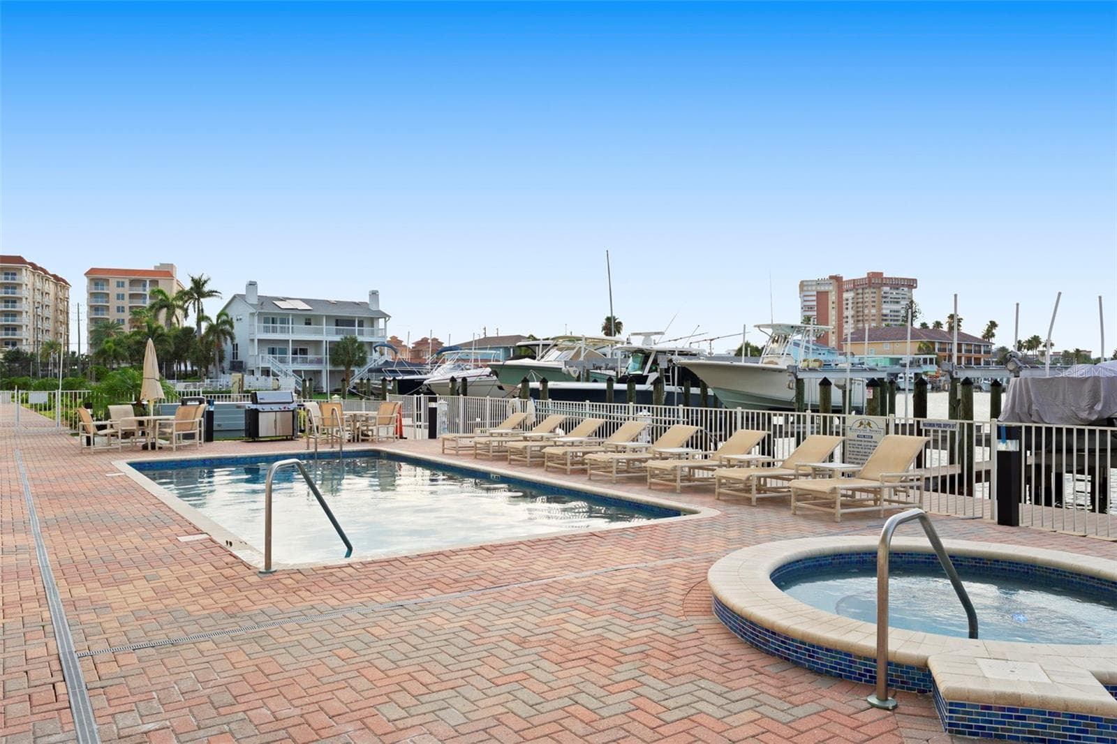 Pool deck with spa overlooking private docks, enjoy poolside grill, showers and fishing along the dock - 17717 GULF BLVD #604, REDINGTON SHORES
