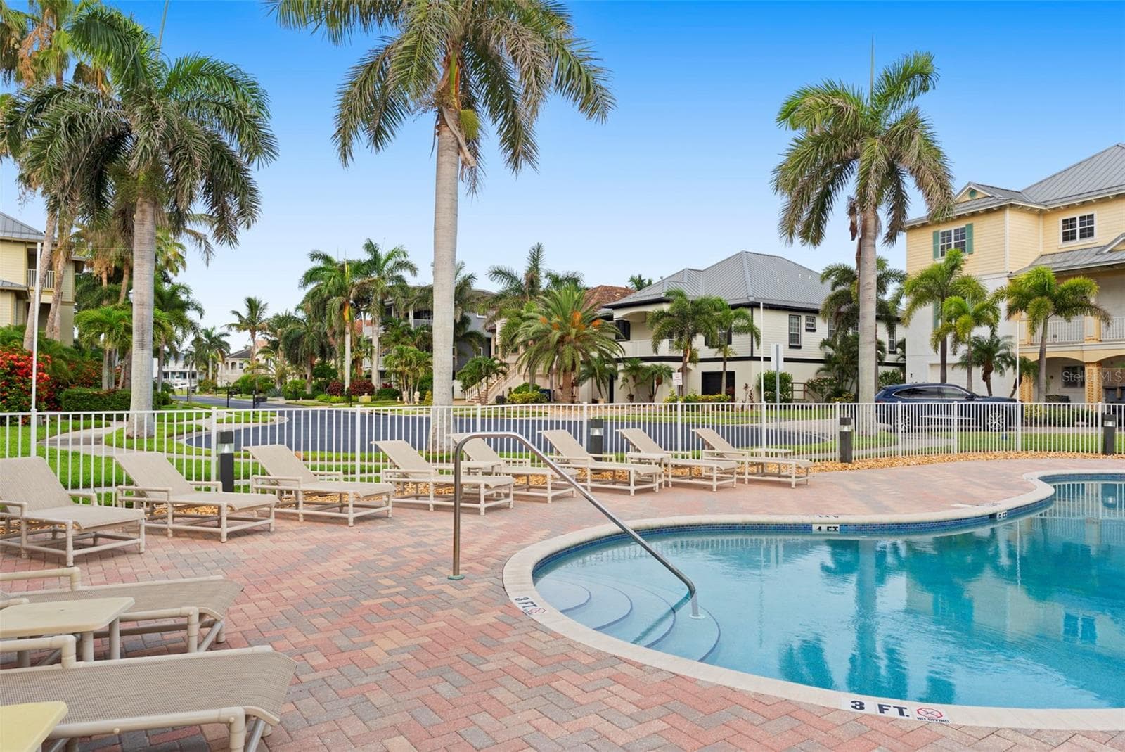 Community poolOutside of clubhouse and fitness center - 17717 GULF BLVD #604, REDINGTON SHORES