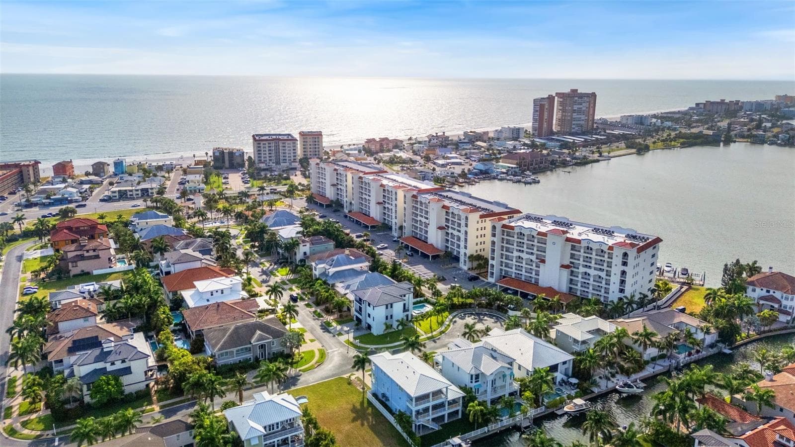 Expansive waterfront fully secured gated community with resort style amenities - 17717 GULF BLVD #604, REDINGTON SHORES