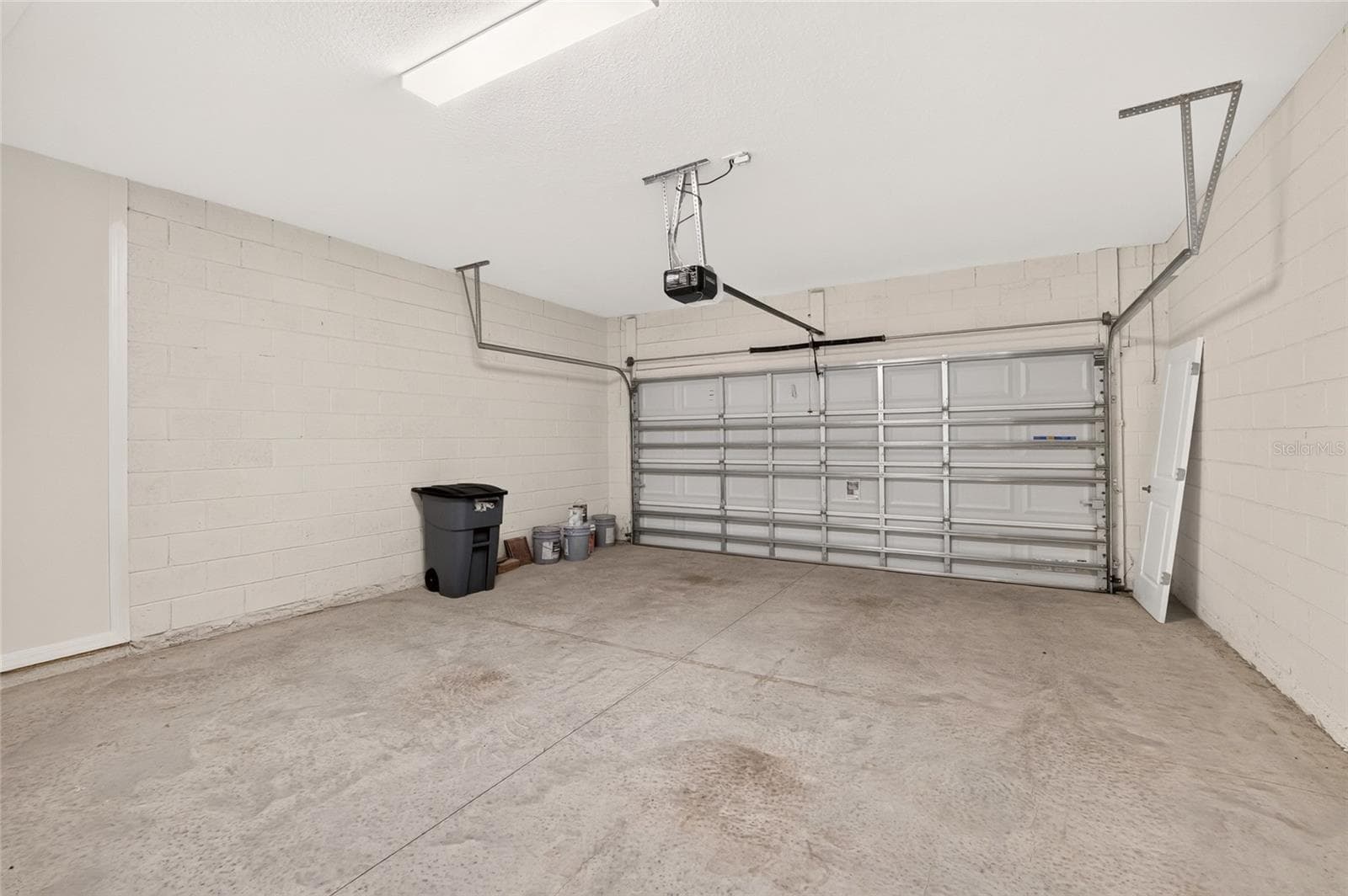 6186 SW 93rd Loop Ocala 2 car garage - 6186 SW 93RD LOOP, OCALA