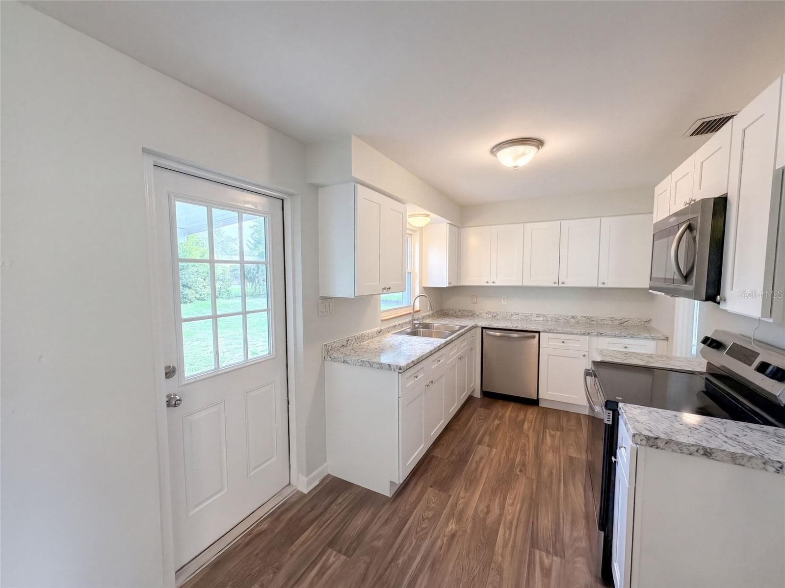 Single Family Residence at 411 W SEMINOLE AVE, EUSTIS, photo 2 of 23