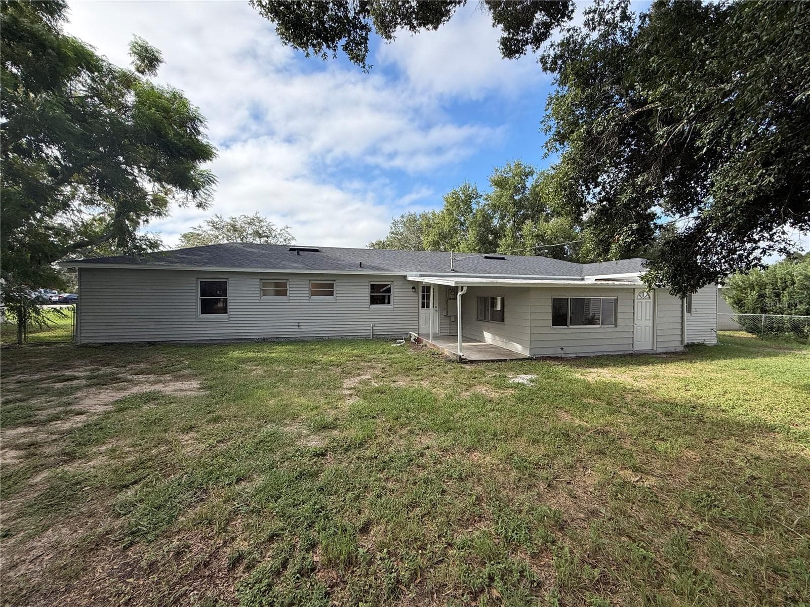 Single Family Residence at 411 W SEMINOLE AVE, EUSTIS, photo 5 of 23