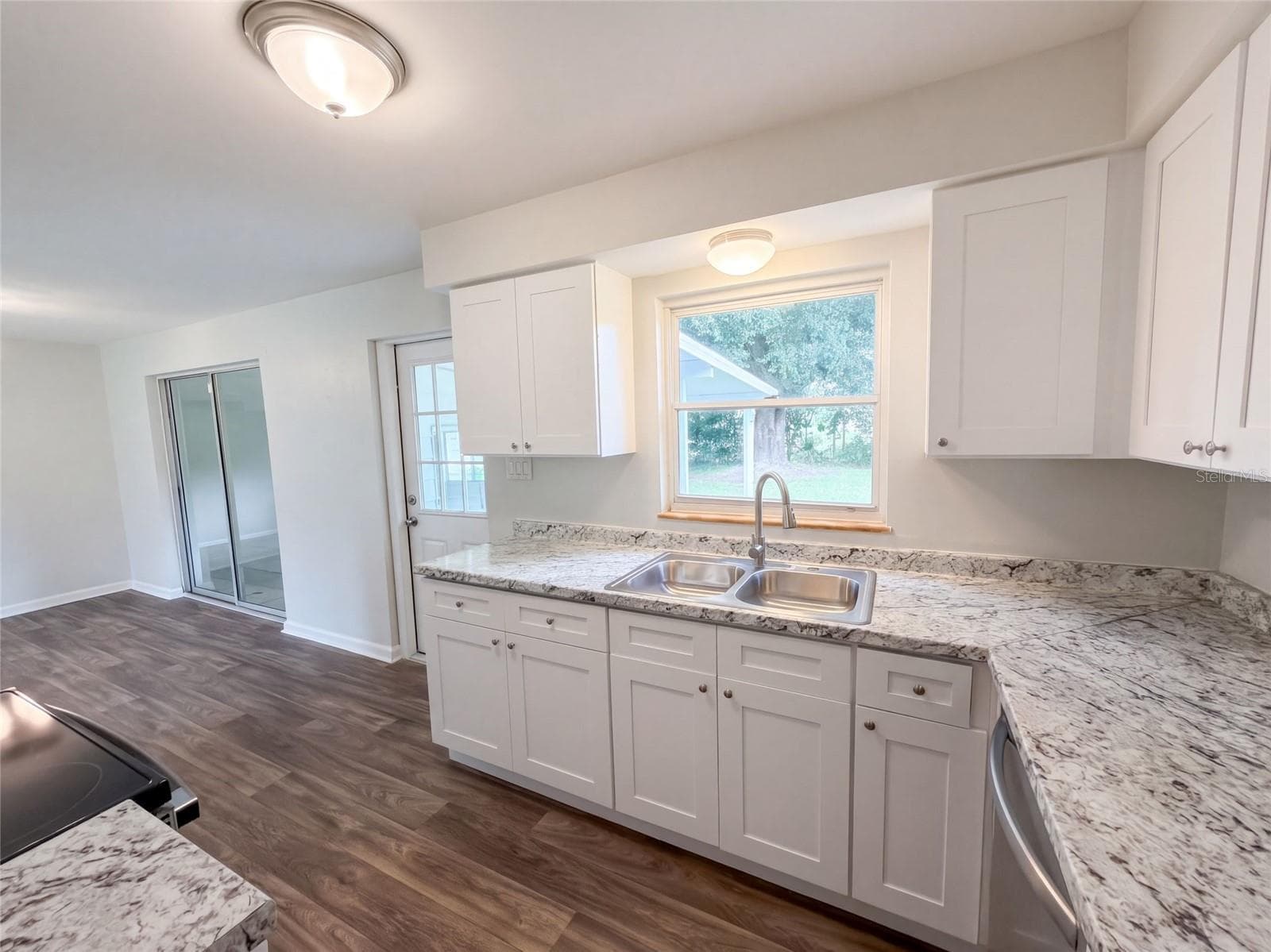 Single Family Residence at 411 W SEMINOLE AVE, EUSTIS, photo 6 of 23