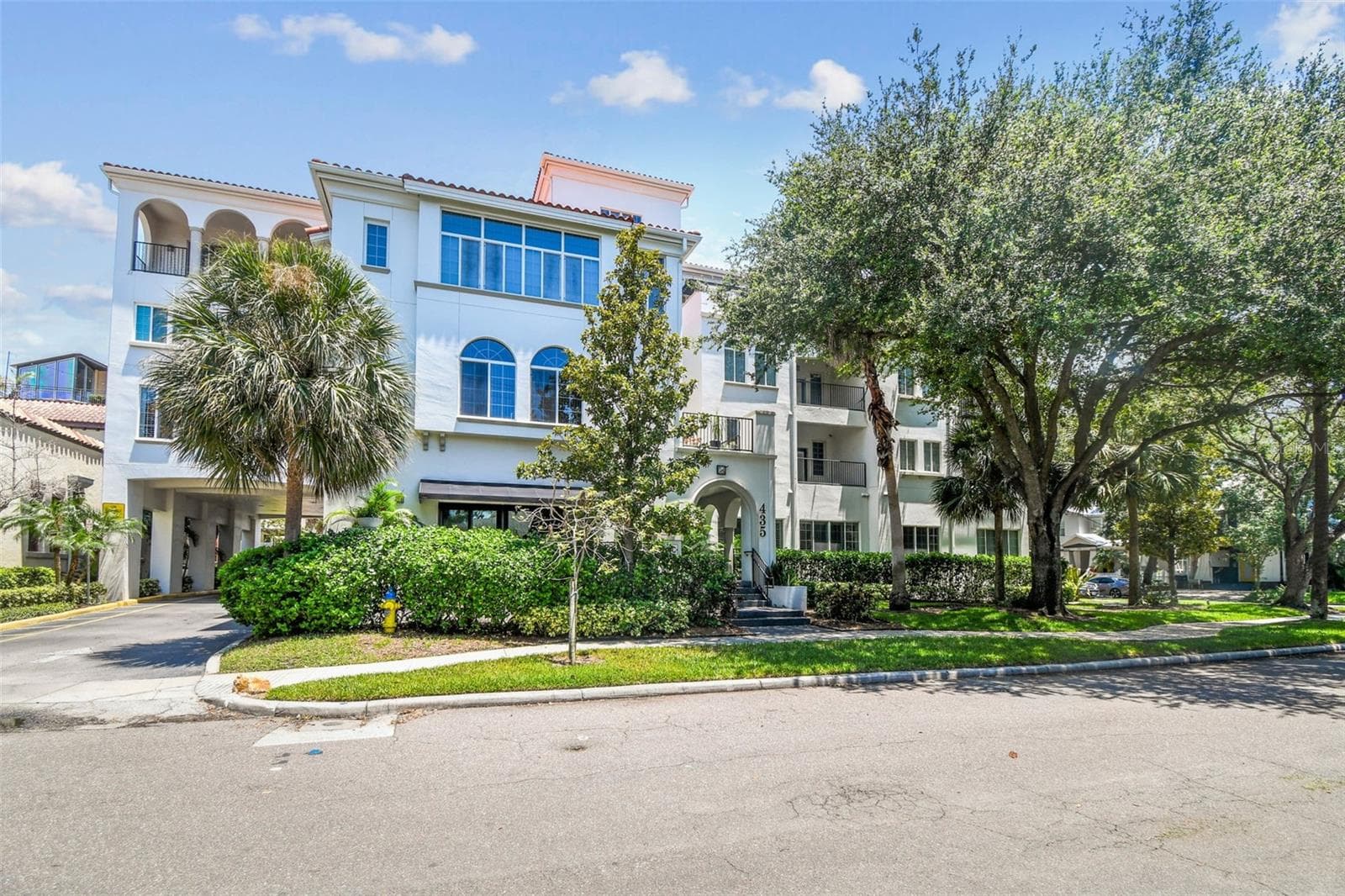 435 S. Oregon, boutique 16-unit condo property featuring tree-lined streets and lots of charm. - 435 S OREGON AVE #304, TAMPA
