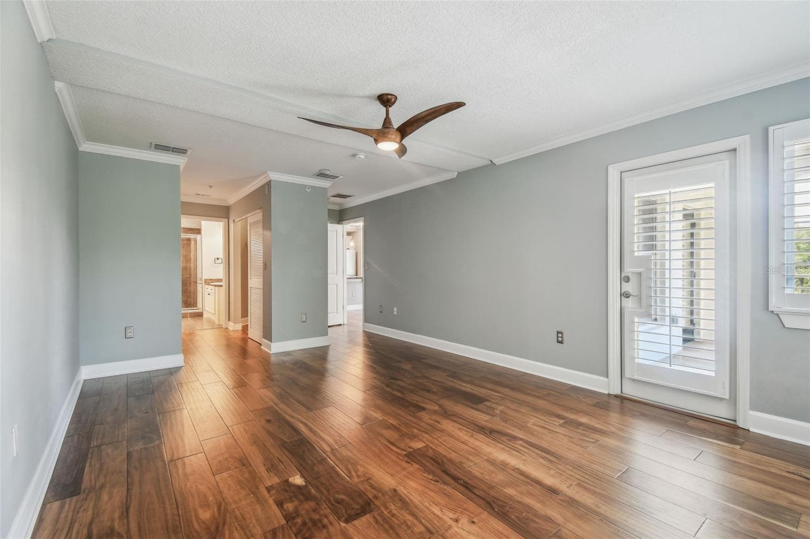 Primary bedroom with en suite bathroom. - 435 S OREGON AVE #304, TAMPA