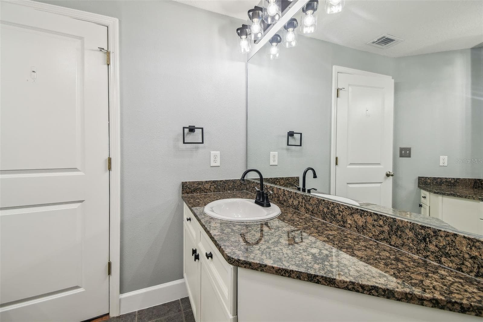 2nd vanity in primary bathroom. - 435 S OREGON AVE #304, TAMPA