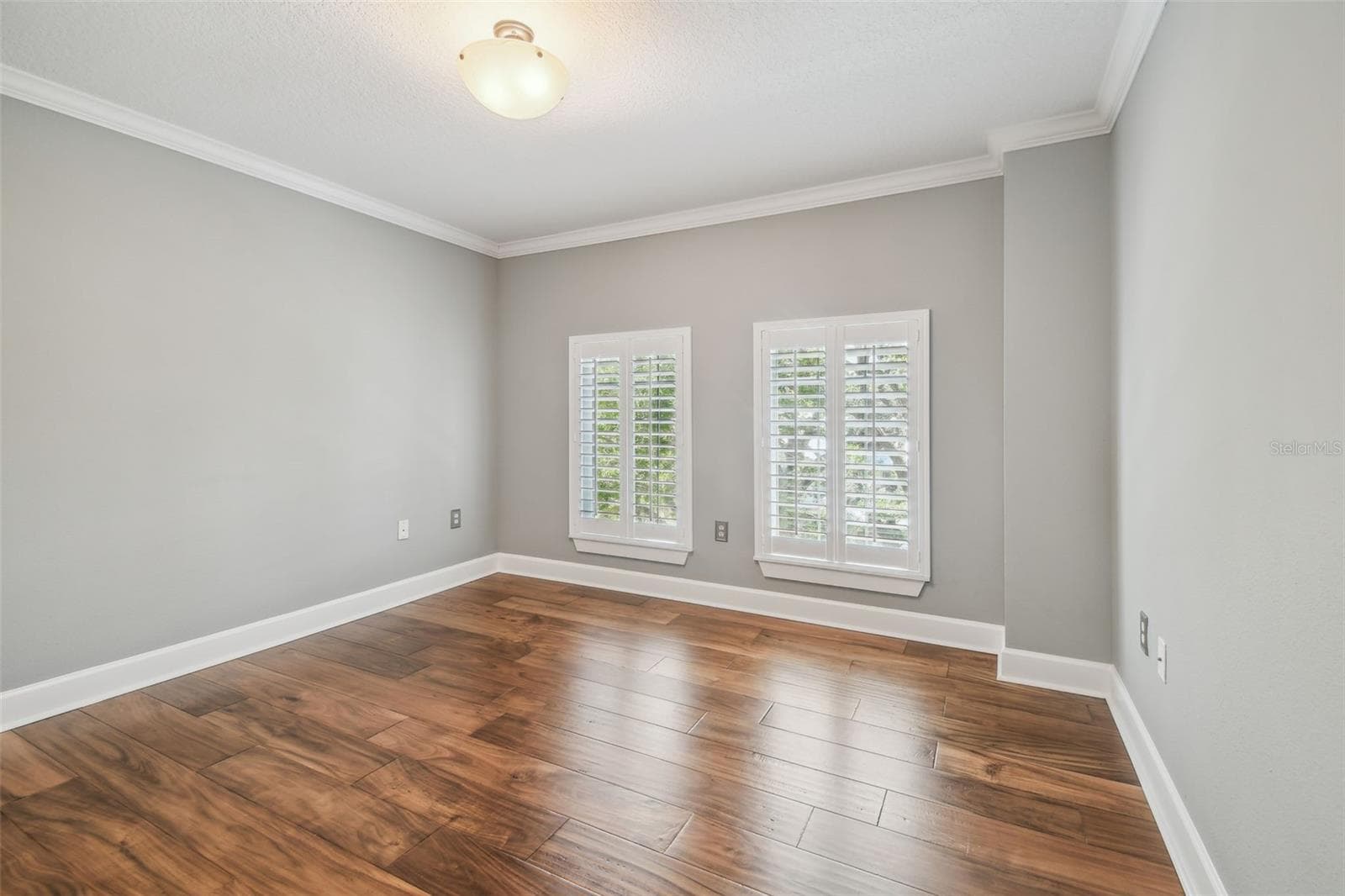 Guest bedroom, featuring hardwood floors and plantation shutters. - 435 S OREGON AVE #304, TAMPA
