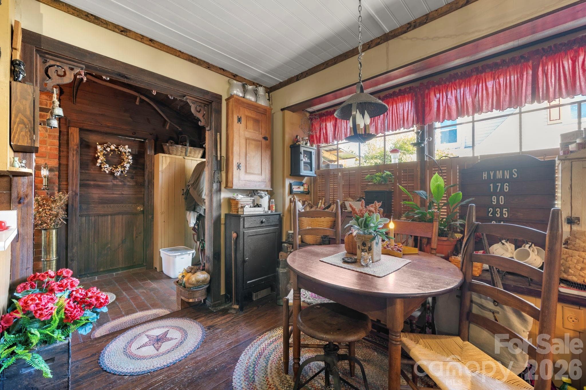 eat in kitchen nook - 901 Union Street, Maiden
