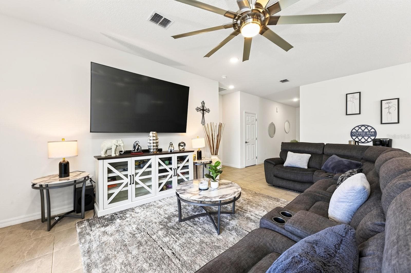 The Living Room. - 33384 COUNTRY HOUSE DR, SORRENTO