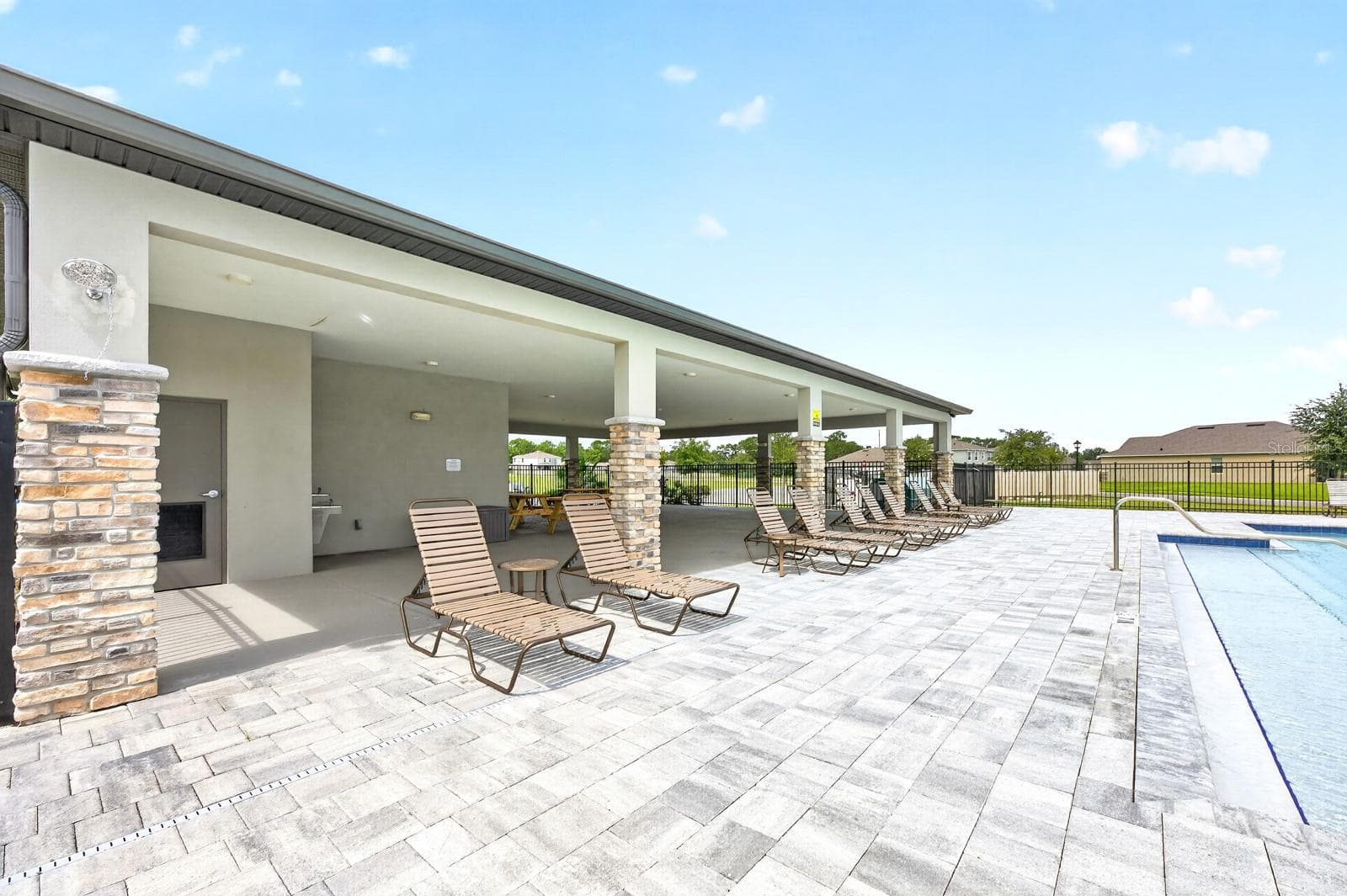 The home sits DIRECTLY ACROSS FROM THE POOL AND PLAYGROUND! - 33384 COUNTRY HOUSE DR, SORRENTO
