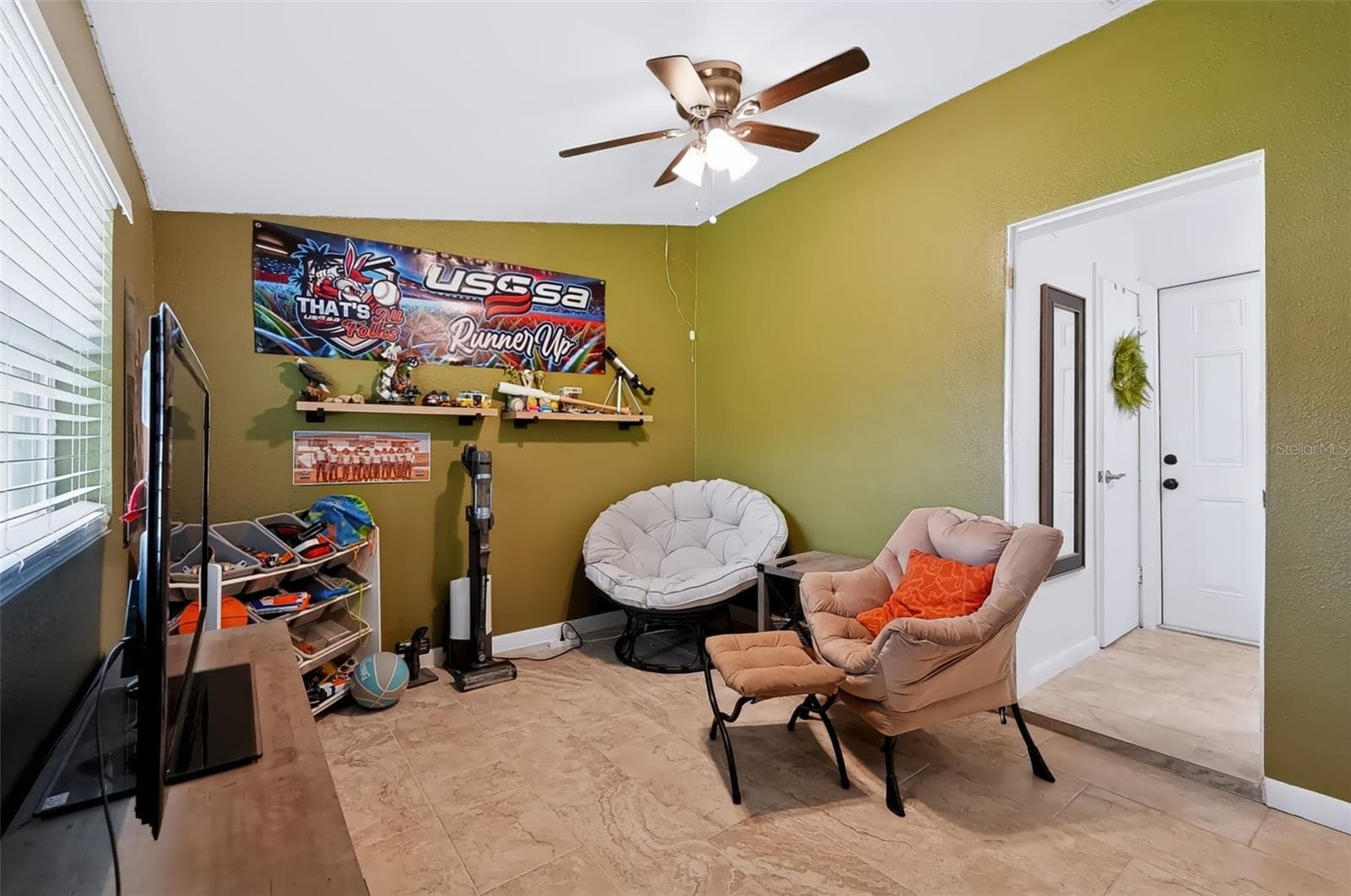 Single Family Residence at 615 BROOKSIDE DR, CLEARWATER, photo 10 of 48