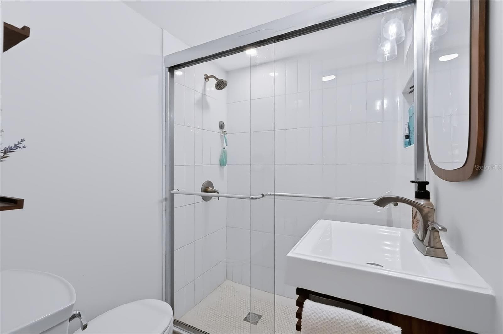 Single Family Residence at 615 BROOKSIDE DR, CLEARWATER, photo 11 of 48