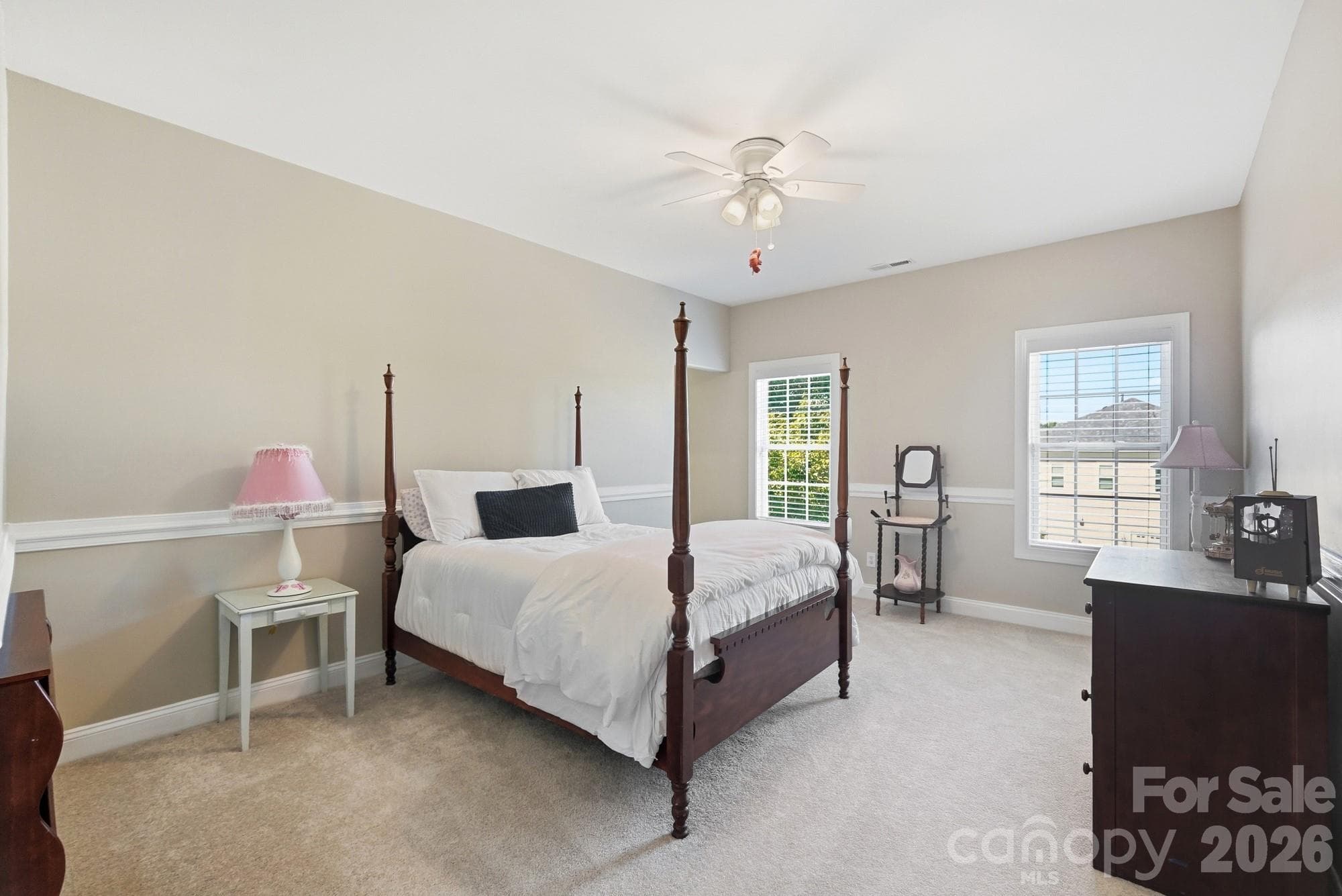 Large Secondary bedroom with walk in closet connects to Jack and Jill bathroom - 8101 Prescot Glen Parkway, Waxhaw