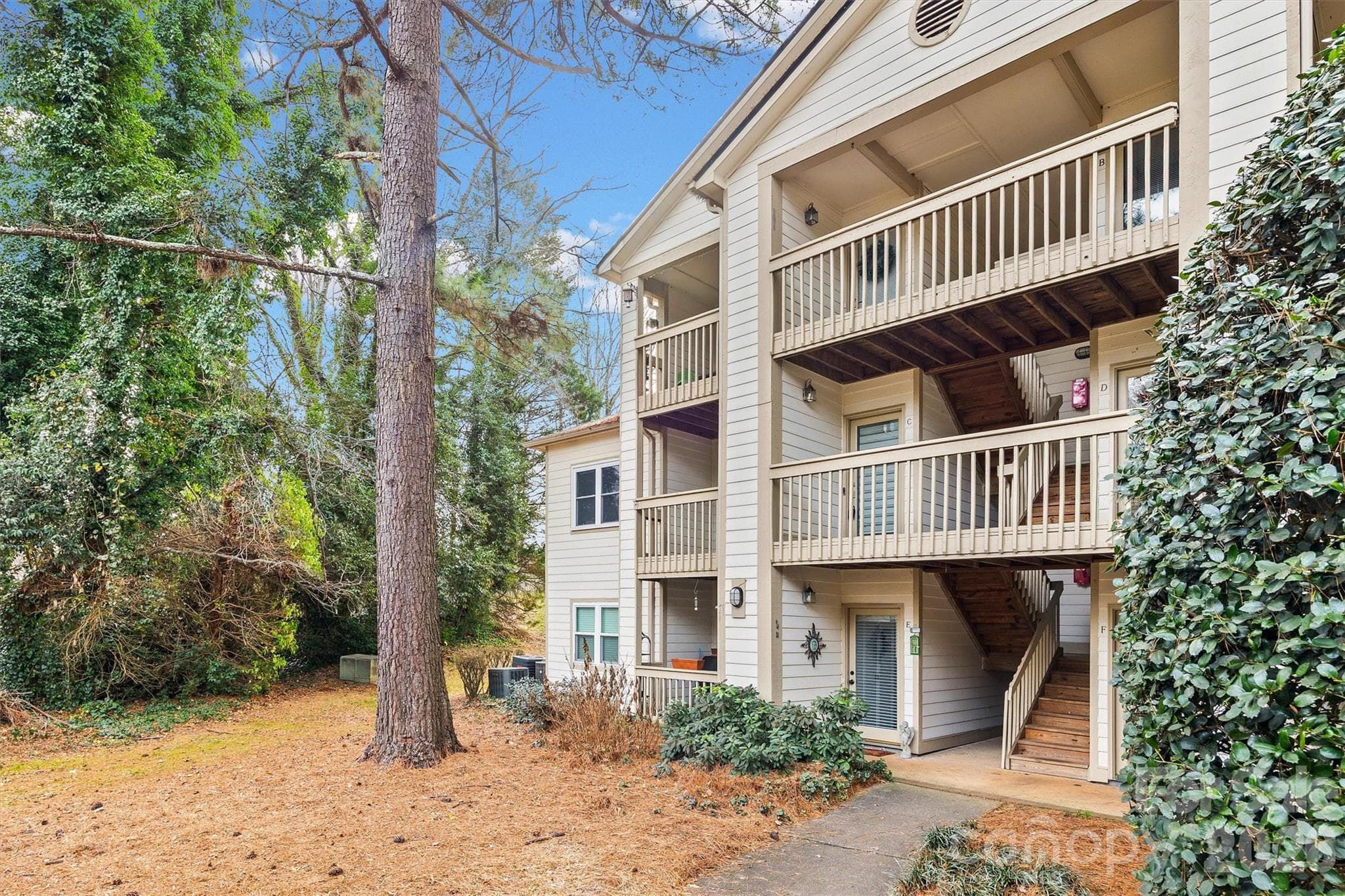Condominium at 1041 Churchill Downs Court, Charlotte, photo 2 of 24